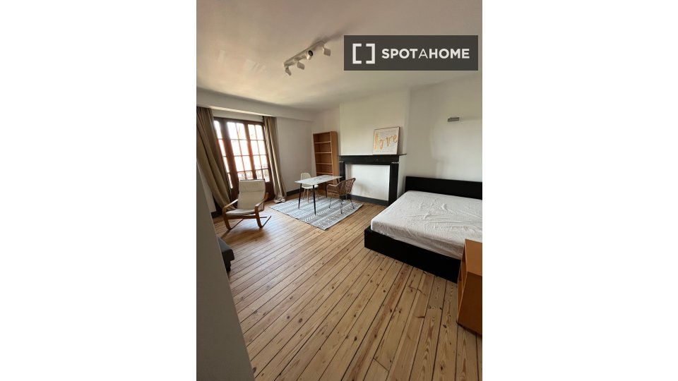 Double room Brussels, 2 beds, 23m² — photo 13