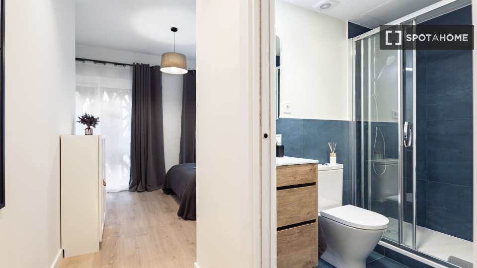 Double room Barcelona, 12 beds, 360m² — photo 17