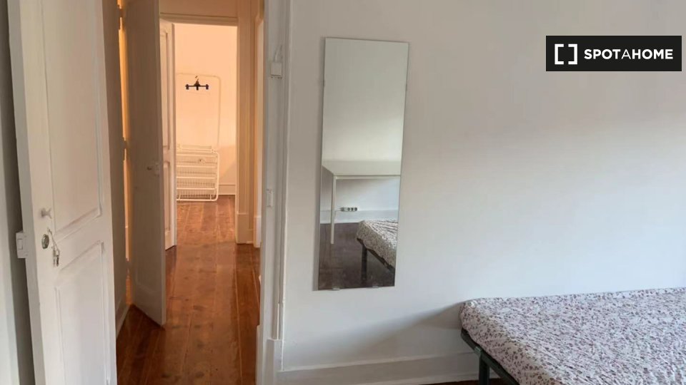 Double room Lisbon, 8 beds, 220m² — photo 3