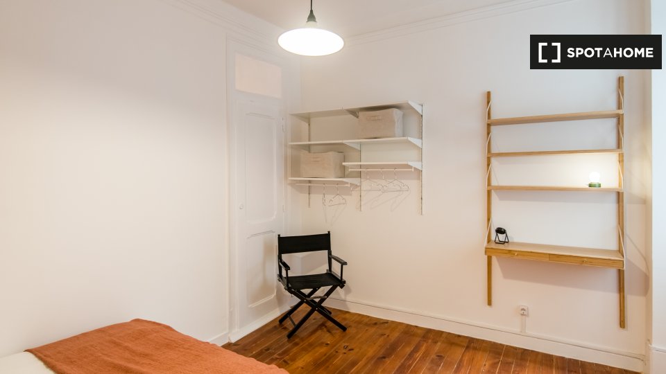 Double room Lisbon, 6 beds, 117m² — photo 1