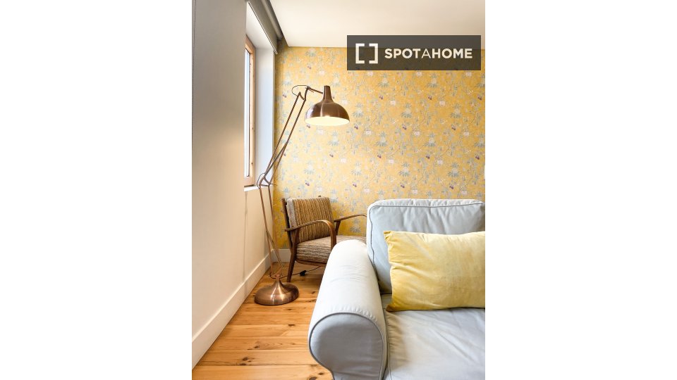 Apartment Lisbon, 2 beds, 65m² — photo 1