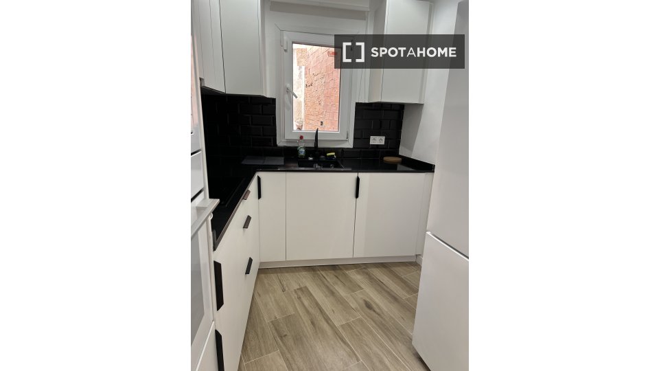 Double room Barcelona, 5 beds, 128m² — photo 6