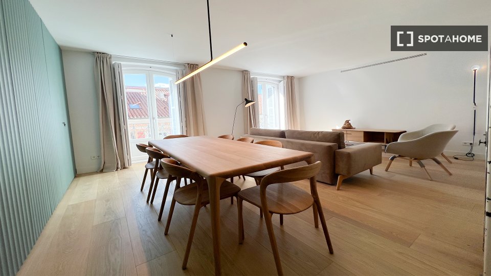 Apartamento de 2 dormitorios en alquiler en Justicia, Madrid