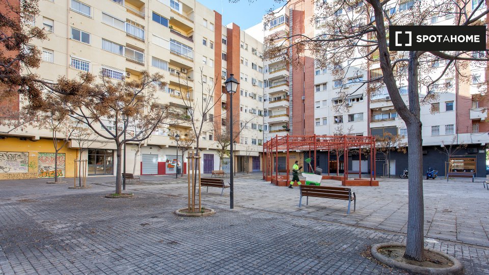 Double room Valencia, 3 beds, 90m² — photo 16
