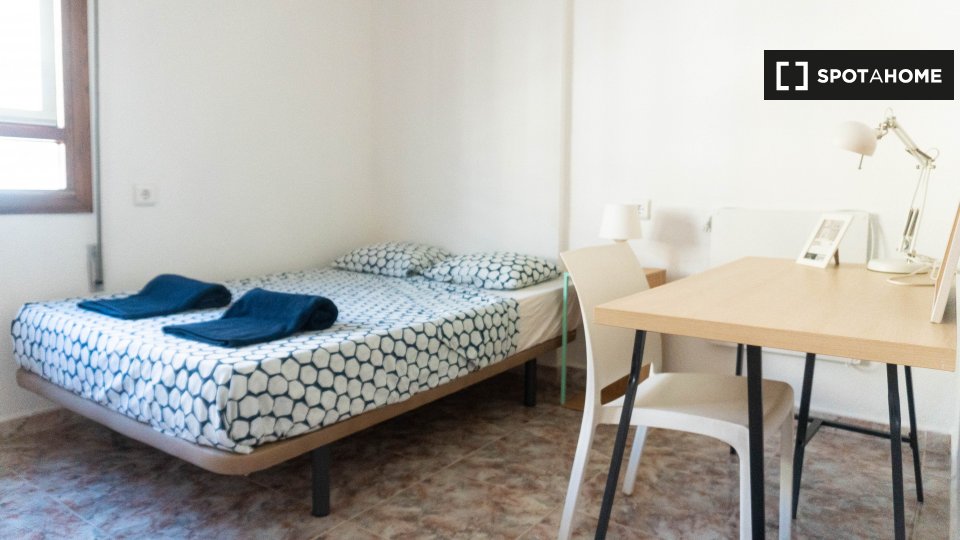 Double room Valencia, 7 beds, 200m² — photo 4