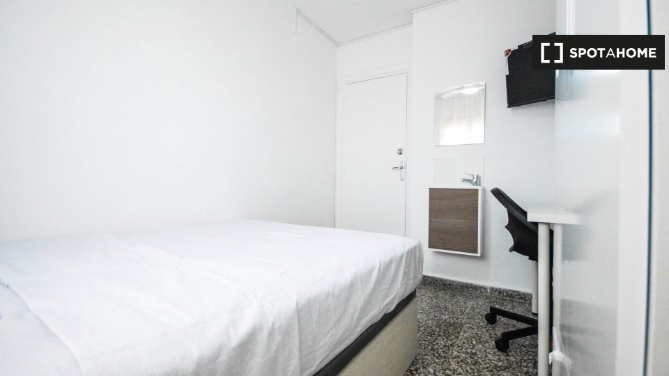 Apartment Valencia, 4 beds, 90m² — photo 4