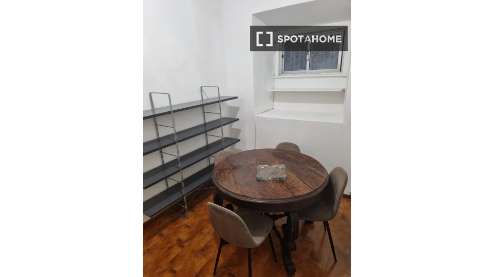 Apartment Lisbon, 3 beds, 96m² — photo 13