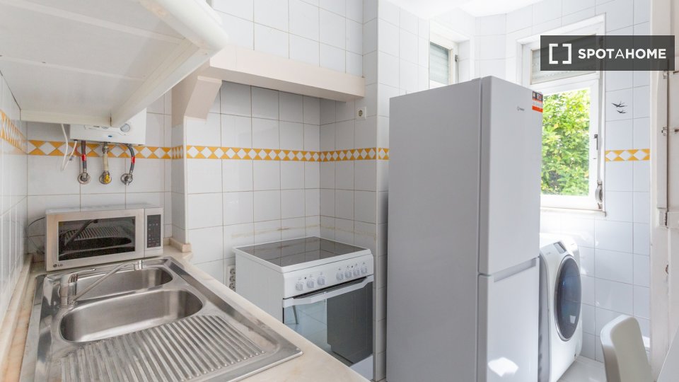 Double room Lisbon, 4 beds — photo 16