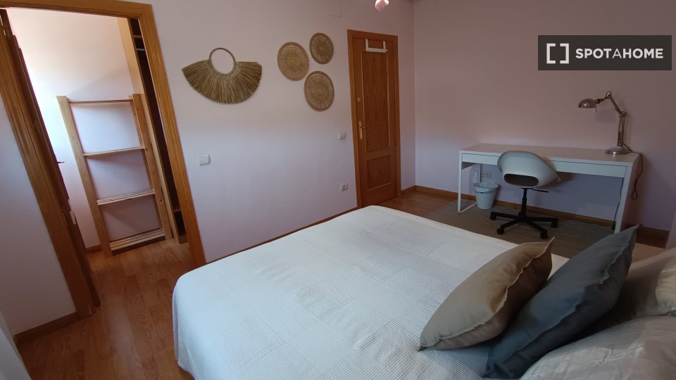 Double room Madrid, 5 beds — photo 15