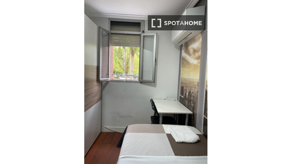 Double room Madrid, 3 beds — photo 6