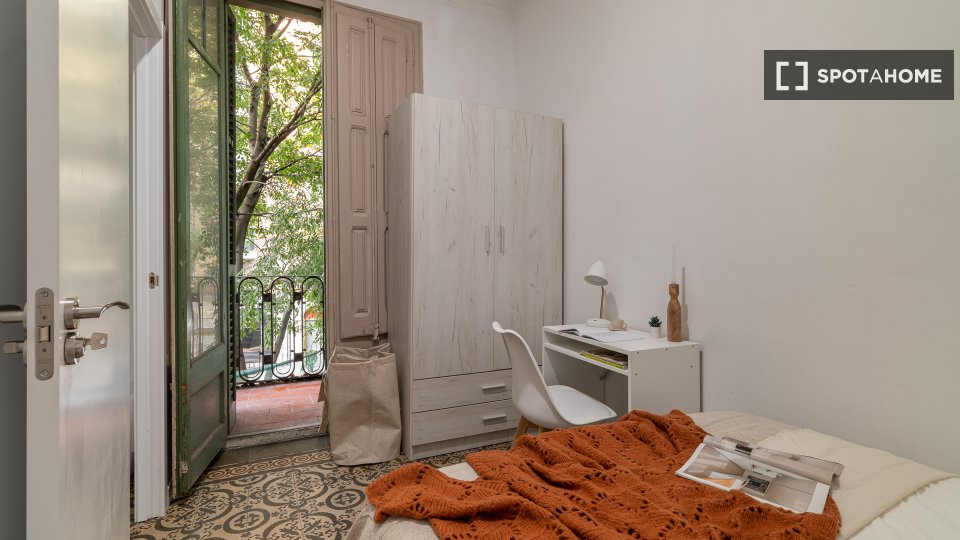 Double room Barcelona, 7 beds, 121m² — photo 4
