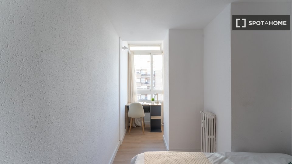 Double room Madrid, 6 beds — photo 33