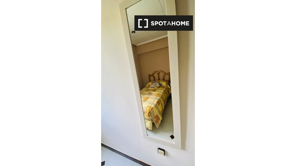 Double room Valencia, 3 beds, 90m² — photo 11
