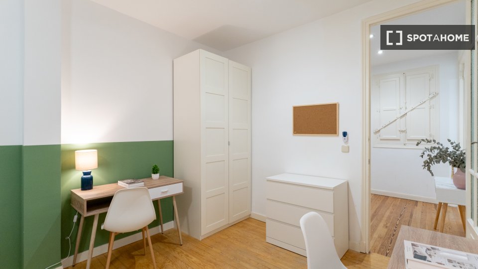 Double room Madrid, 4 beds — photo 17