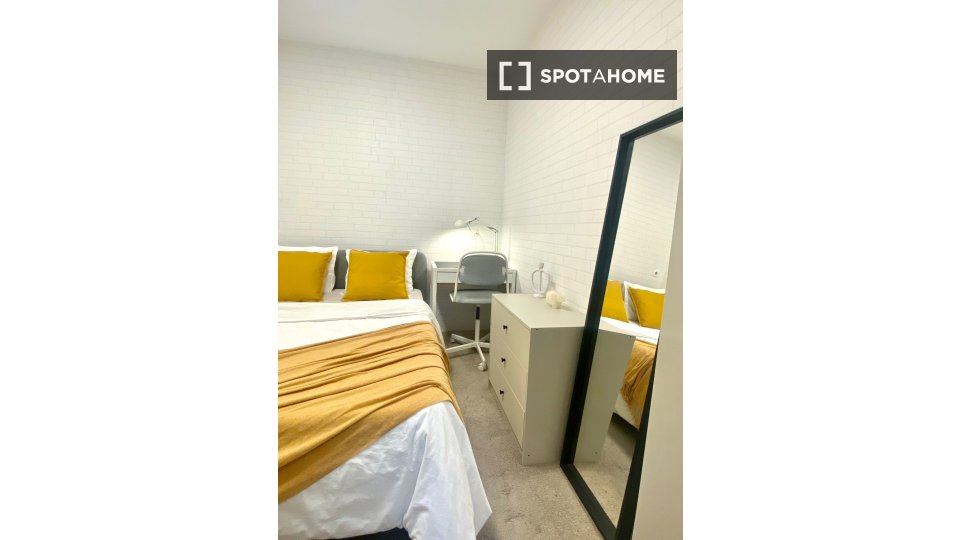 Double room Madrid, 5 beds — photo 3