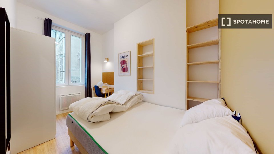 Double room Marseille, 18 beds — photo 8
