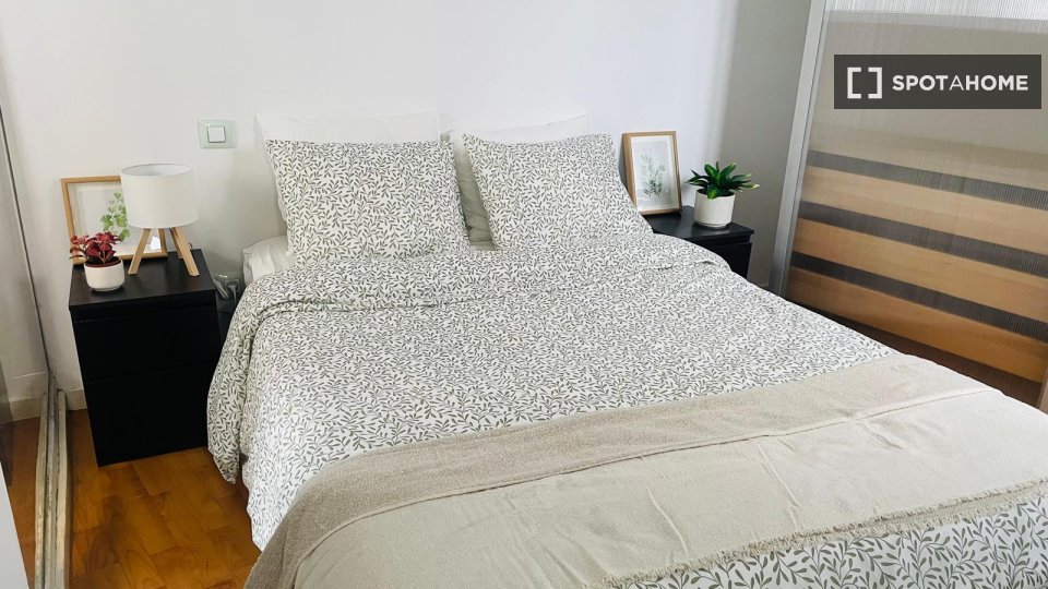 Double room Madrid, 3 beds, 100m² — photo 8