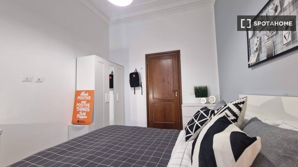Double room Rome, 3 beds — photo 11