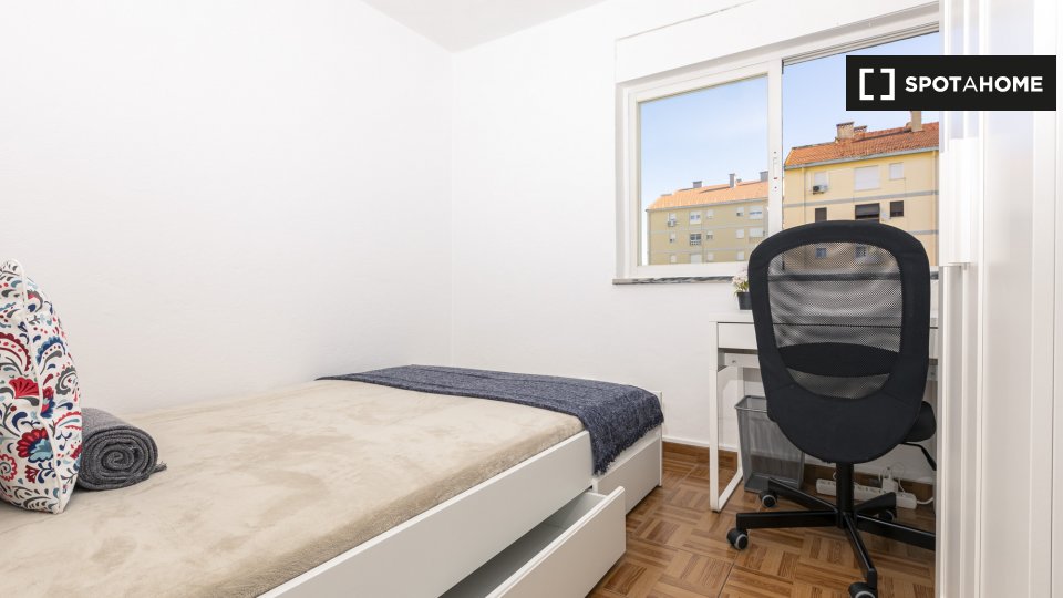 Double room Lisbon, 4 beds — photo 7