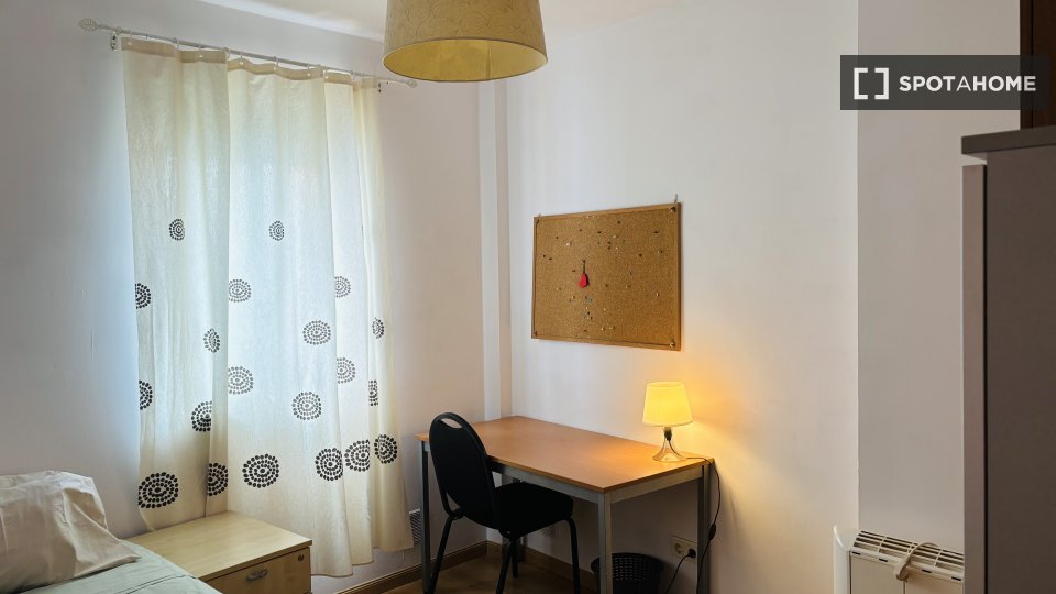 Double room Alcala_De_Henares, 3 beds — photo 36
