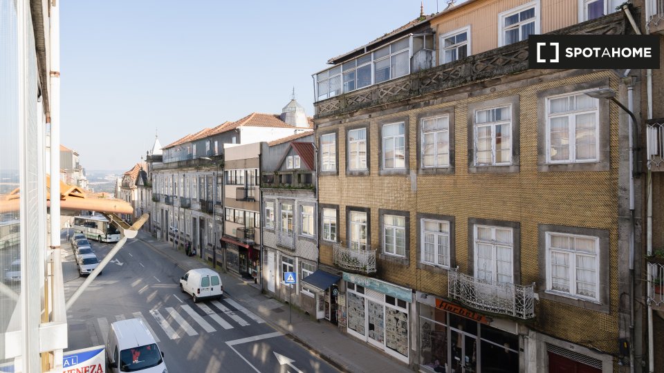 Double room Porto, 2 beds, 20m² — photo 6