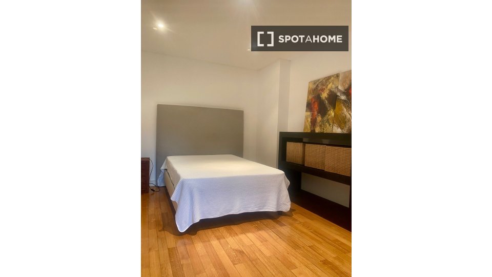 Double room Lisbon, 2 beds, 16m² — photo 10