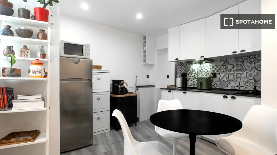 Apartment Lisbon, 1 bed — photo 5
