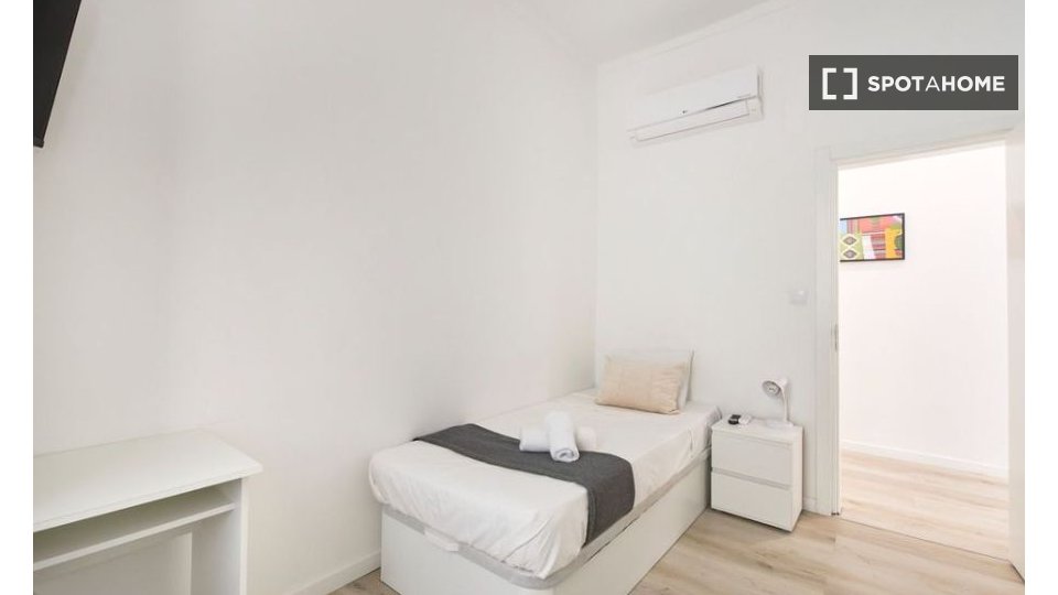 Double room Lisbon, 7 beds — photo 17