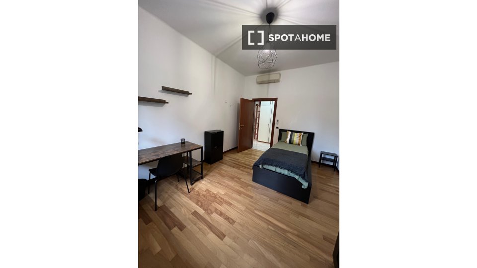 Double room Bologna, 2 beds — photo 22