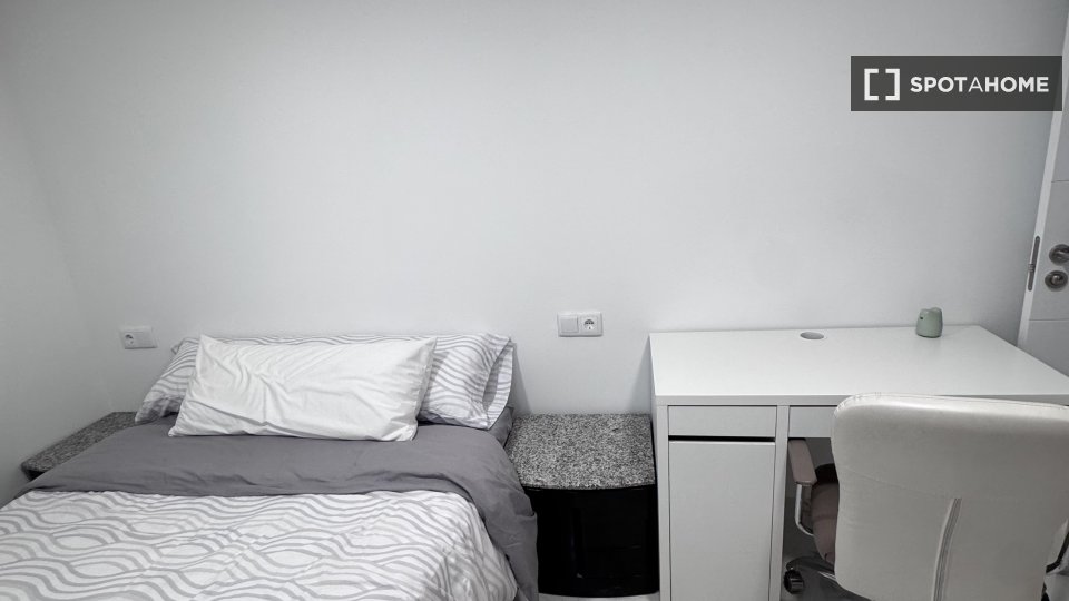 Double room Barcelona, 4 beds, 102m² — photo 8
