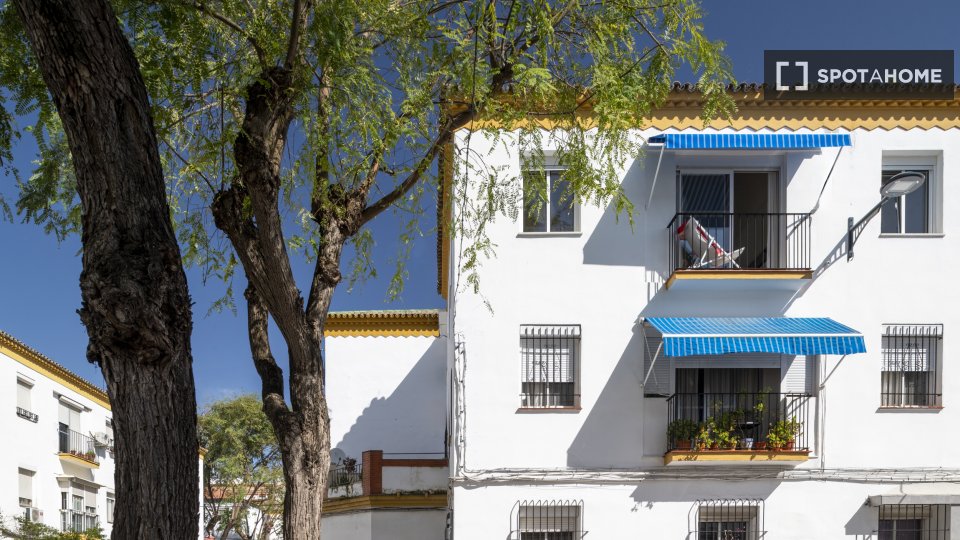 Apartamento de 3 dormitorios en alquiler en Los Remedios, Sevilla