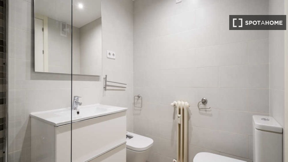Double room Madrid, 5 beds — photo 32