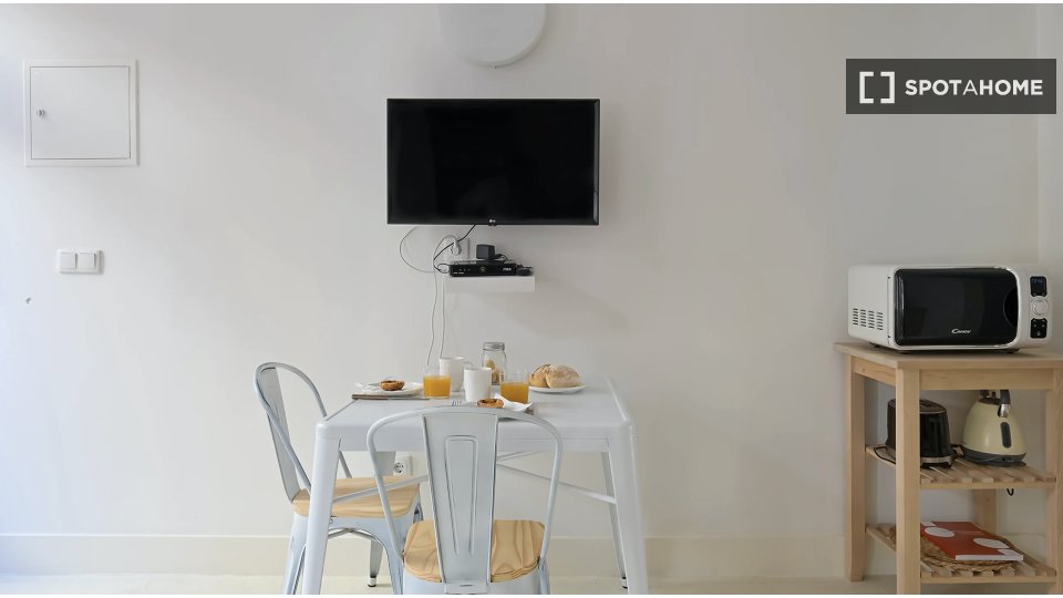 Apartment mono Lisbon, 40m² — photo 3