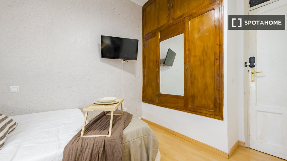 Double room Madrid, 4 beds, 70m² — photo 1
