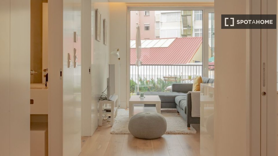 Apartment Lisbon, 1 bed — photo 17