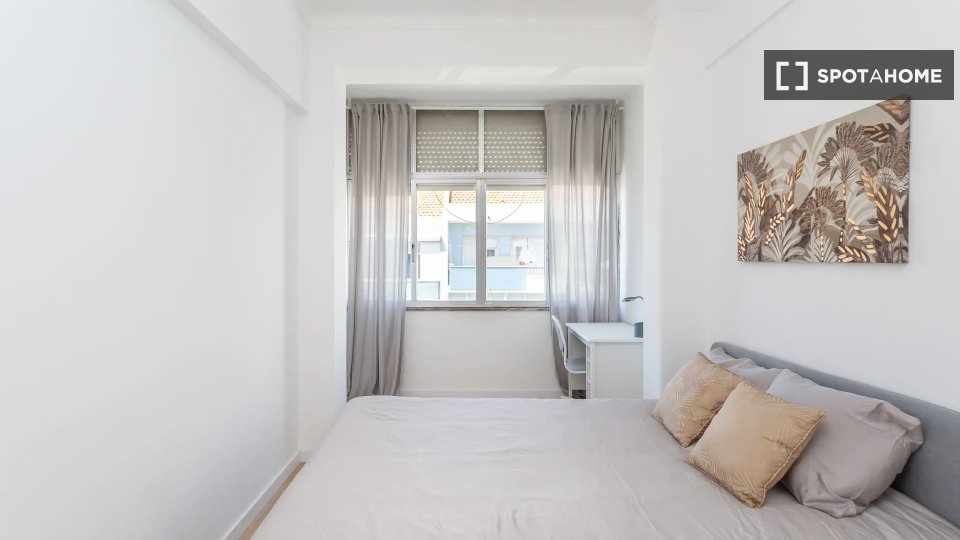Double room Lisbon, 5 beds — photo 11