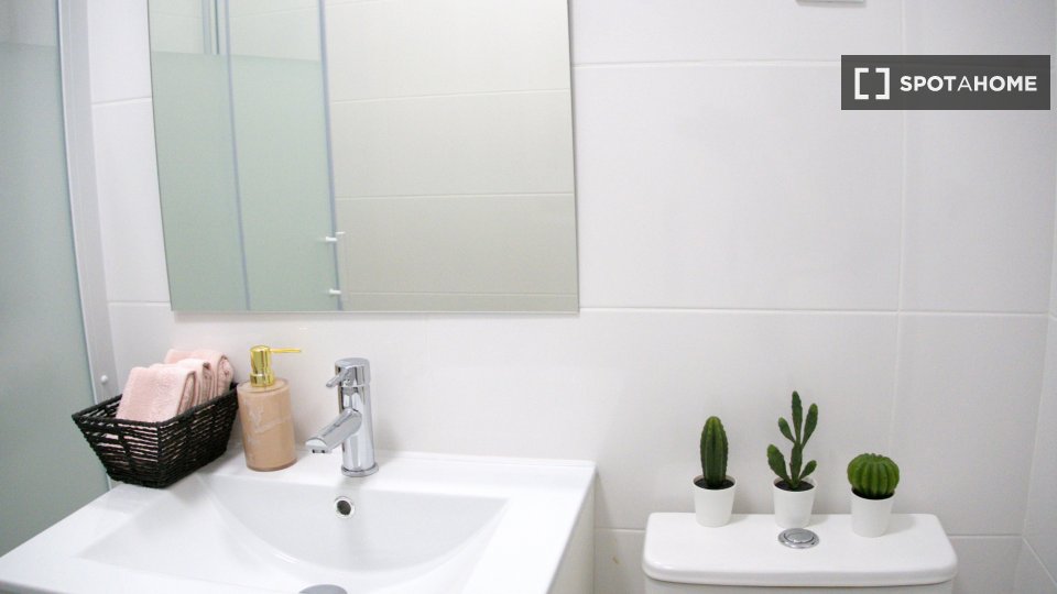 Double room Madrid, 6 beds — photo 2