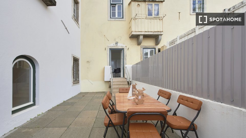 Double room Lisbon, 8 beds — photo 18