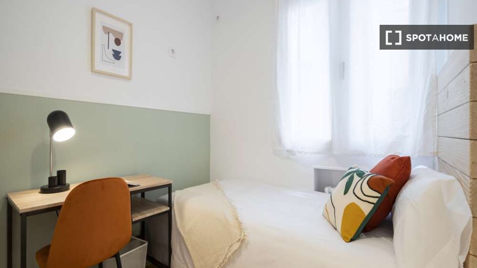 Double room Madrid, 5 beds — photo 15