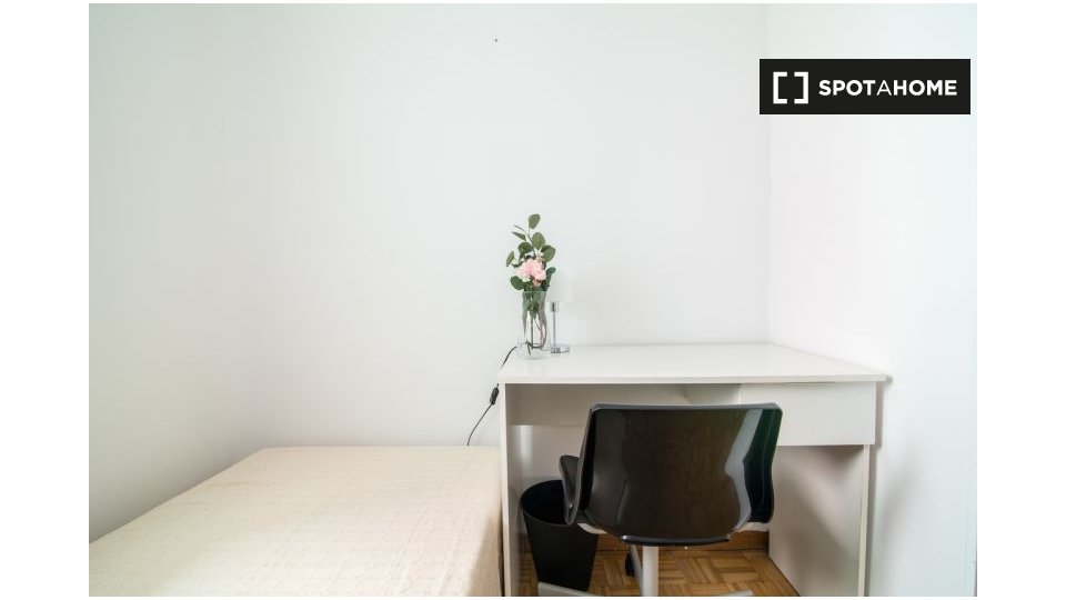 Double room Madrid, 5 beds, 120m² — photo 1