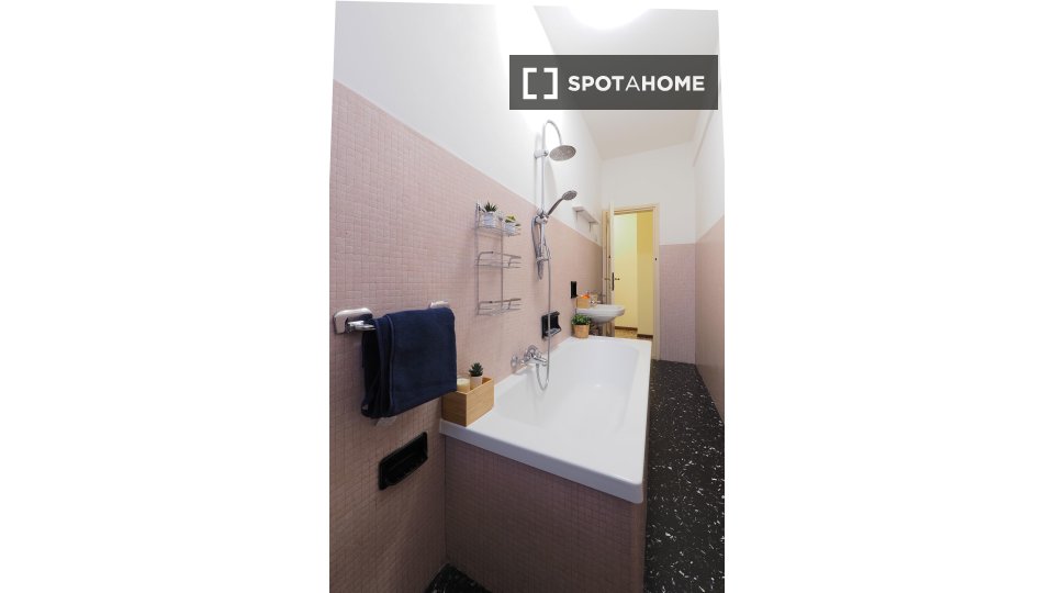 Double room Milan, 2 beds — photo 13