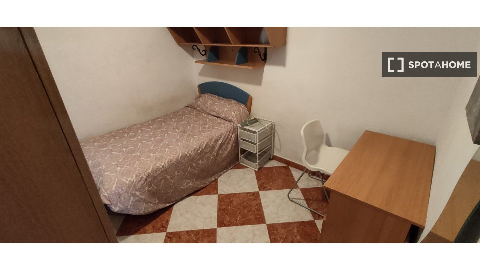 Habitación en piso compartido en alquiler en La Princesa, Málaga.
