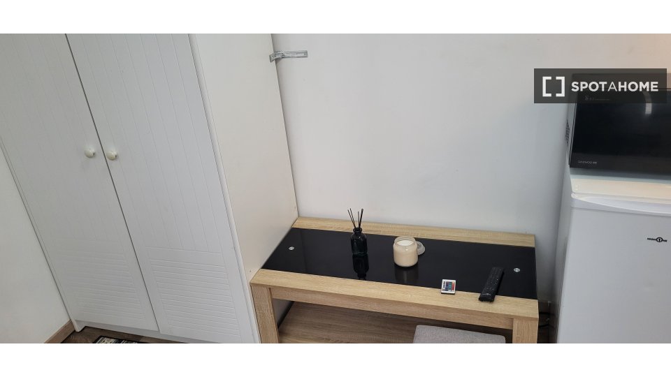 Double room Lille, 1 bed, 18m² — photo 10