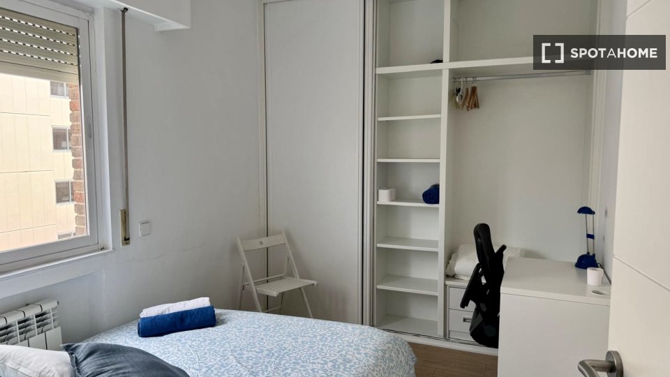 Habitación en piso compartido en alquiler en Hispanoamérica, Madrid.