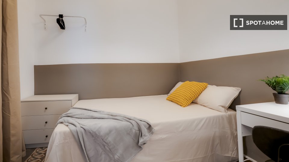 Double room Barcelona, 6 beds, 100m² — photo 4