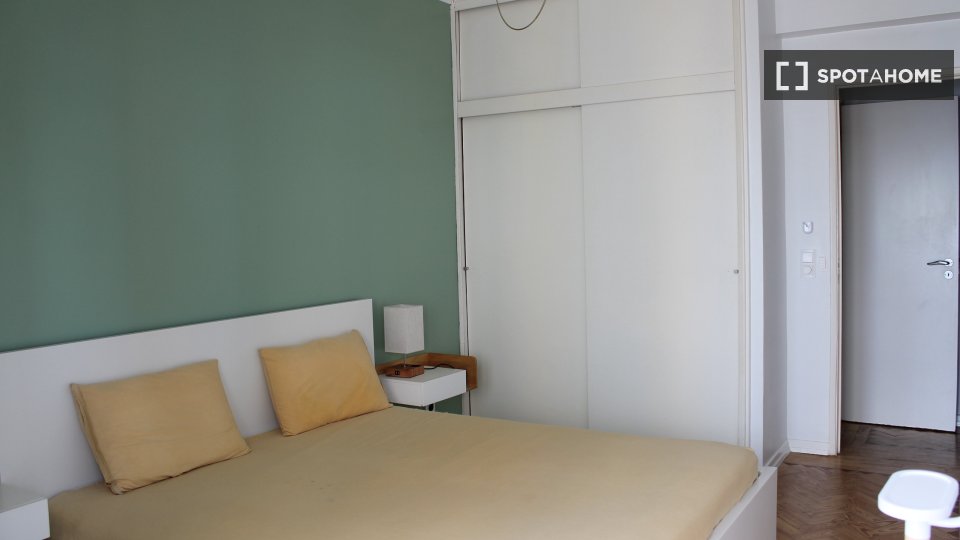 Apartment Lisbon, 2 beds, 106m² — photo 11
