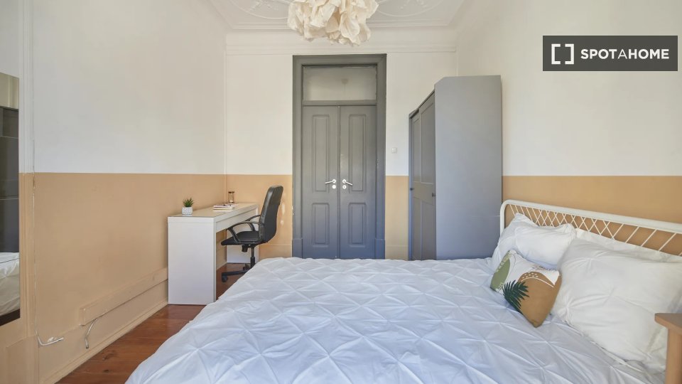 Double room Lisbon, 6 beds — photo 13