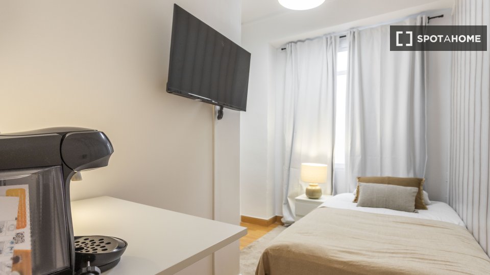 Double room Alicante, 8 beds — photo 1