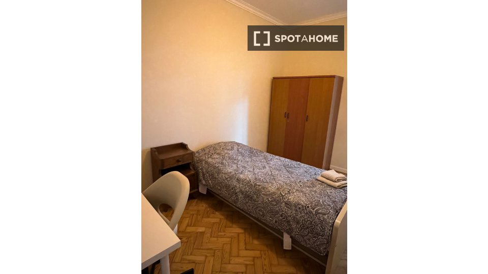 Double room Lisbon, 4 beds, 70m² — photo 2