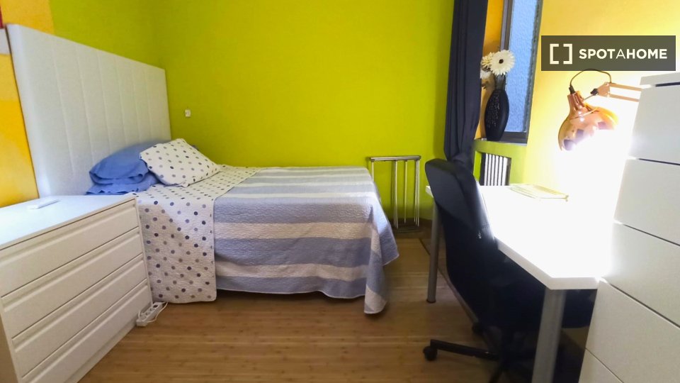 Double room Madrid, 6 beds, 300m² — photo 9